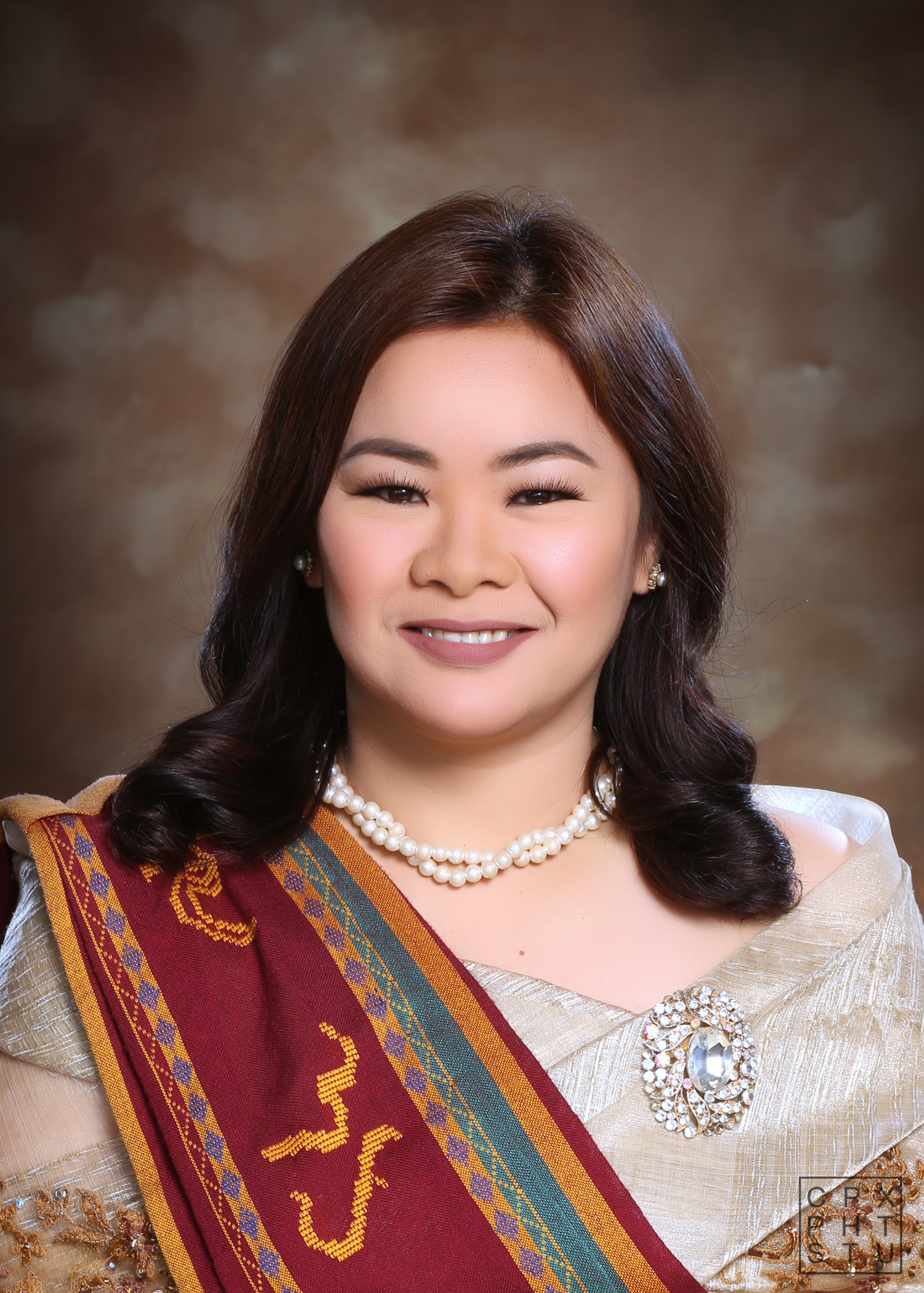 mom, AWESOME: This mom graduated from UP together with her 2 cum laude kids