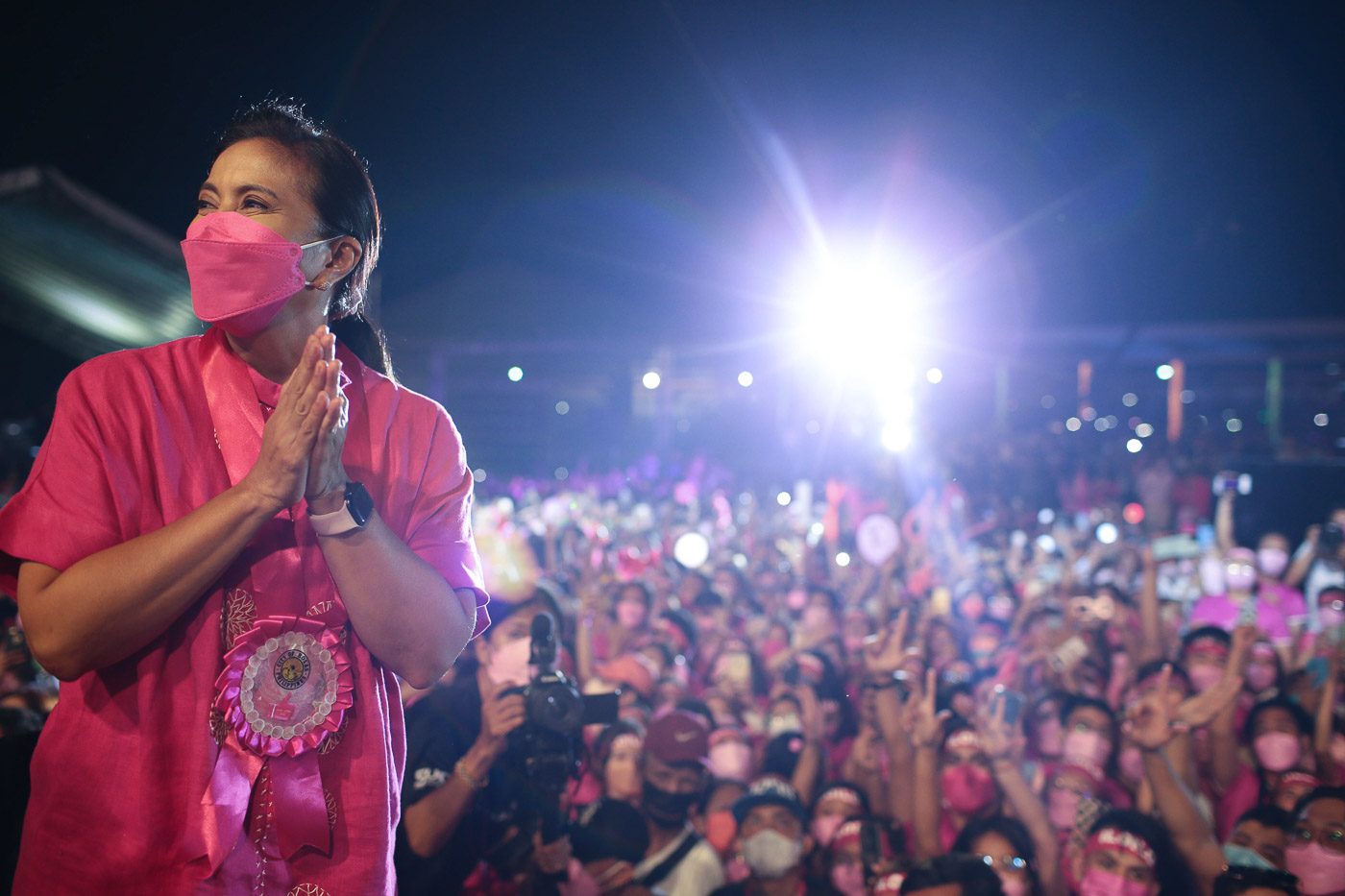 Leni Robredo, <b> Vote Leni Robredo, because she brings out the best in Filipinos </b>