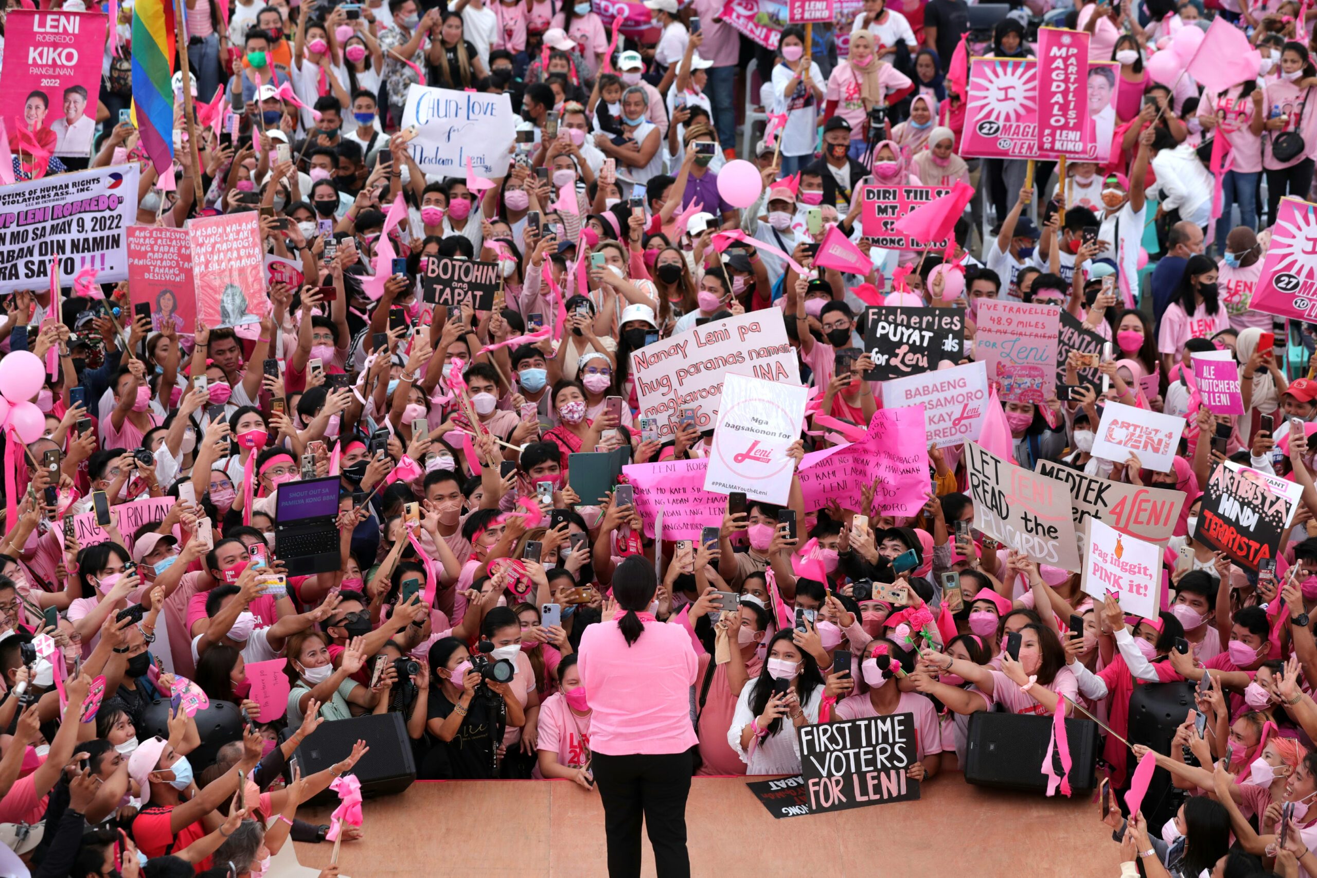 Leni Robredo, <b> Vote Leni Robredo, because she brings out the best in Filipinos </b>