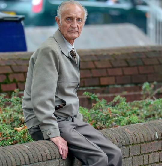 drug, <b> An 81-year-old helped a drug dealer escape because he felt alone </b>