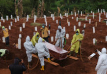 Indonesia’s ‘anti-maskers’ forced to dig graves for COVID-19 victims